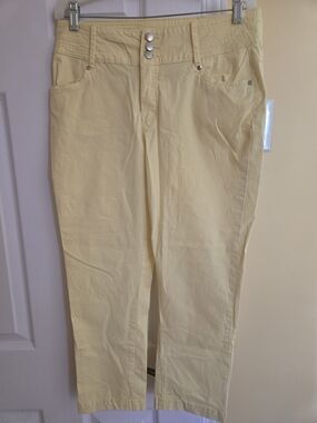 🏈SAN FRANCISCO Women’s Yellow Capris - 3/4 Pants